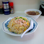 美華 - カニチャーハン￥830（スープ付き）