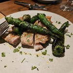 85BAL TEPPEN - 佐助豚のグリルの上に万願寺唐辛子を