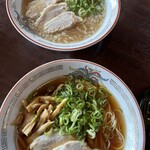 京都らーめん 神楽 - 手前が葵ラーメン