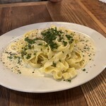 東京ブッチャーズ with OKACHI Beer Lab - クリームパスタも、ウマ