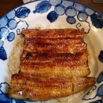 味治 - 鰻丼。素敵な見た目通りの素晴らしさ