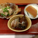 一徹 - 自家製あん肝　バイ貝の煮付け　自家製唐墨