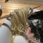 麺や 紀茂登 - 麺は細麺でぱっつんタイプです。