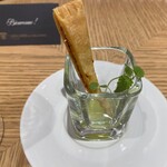 レ・カーヴ・ド・タイユヴァン 東京 - 説明してくれるのですが、忘れました。ミルフィーユのような感じでオリーブオイルで頂きます。