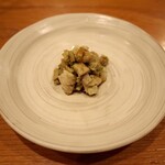 とり喜 - 鶏肉とアボカドの山葵和え