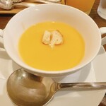 ビストロ アン ファミーユ - ジャガイモとトマトの冷製スープ