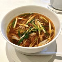 中国料理 礼華 四君子草 - 長ネギと叉焼の花山椒入りスープ麺