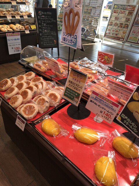 フレッシュベーカリー いとく弘前東店 - 撫牛子（パン）の写真