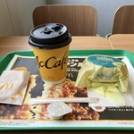 マクドナルド - ドリンク写真:朝マック(ソーセージマフィンセット)ホットコーヒーMとハッシュドポテトのセット¥380