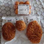 ニュー・クイック - 料理写真:値札の位置と違いますが、左からチーズ入りメンチ、山形牛メンチ、男爵ポテトコロッケ