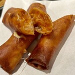 餃子と炙り こけこっこ - とろ～りエビチリチーズ春巻き