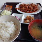 もつ煮ショップ - 味付けホルモン定食 もちろん500円