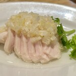 餃子と炙り こけこっこ - 蒸し鶏のネギ生姜ソース