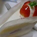 メルヘン洋菓子店 - 【イチゴの森(360円)】