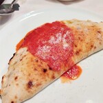 カトリカ - 今月のピザ　挽肉のカルツォーネ