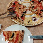 ピッツェリア パリアレ - サーモンとズッキーニのピザ