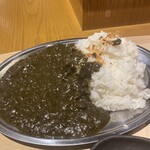 勝手場ごった - 黒キーマカレーはライスもちもちで美味しい