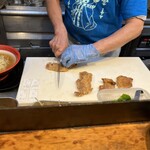 万世橋酒場 - おお切ってる