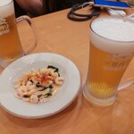 サイゼリヤ - まずはエビのカクテルで一杯