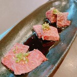 炭火焼肉 にく式 - カルビ、カイノミ、ハラミ厚