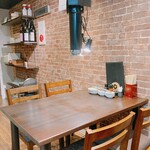 炭火焼肉 にく式 - テーブル席