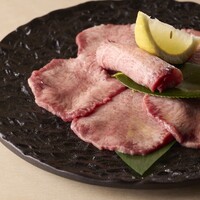 極上牛タン    -thinly sliced beef tongue-