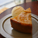 Arbor  Coffee - オレンジのアップサイドダウンケーキ＠税込520円＋アイストッピング＠税込150円