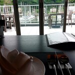 Bistro Plaisir - フォークやお皿もお洒落