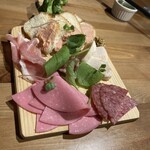 地中海ダイニング アルン バル - ハム、サラミ盛り合わせ