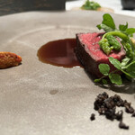 Installation Table ENSO L'asymetrie du calme - 牛ヒレ肉