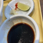 巨星 - ブンティットヌンのタレと薬味