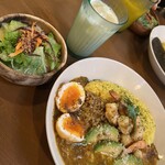 アイリーカレーハウス - エビとアボカドのチーズキーマカレー