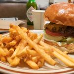 GOOD MUNCHIES 新宿御苑本店 - ハラペーニョチェダーチーズバーガー(2013円)+ポテトL増量(295円)