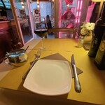 Osteria Giglio d'oro - シンプルだけれどいい感じのテーブル周り