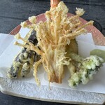 地粉や - 海老、なす、ブロッコリー、かぼちゃ、舞茸、えのき