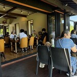 地粉や - テラス席からの店内