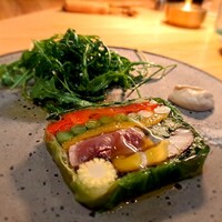 尾山台 山田 - ⚫季節のお野菜のテリーヌ
                    「鰹 ヤングコーン  パプリカ  椎茸  おくらのテリーヌ　たっぷりルッコラを」