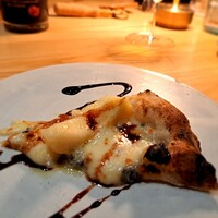 尾山台 山田 - ⚫季節のピッツァ3
                      「クアトロフォルマッジ　桃」