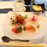 鮨 やまけん 銀座店 - 季節のお造り3種［本マグロ、ボタンエビ、ヒラメ］