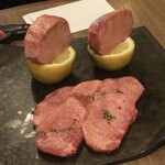 焼肉レストラン ROINS - 厚切り牛タンと上タン