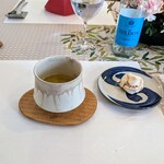 B6 - 食後のお茶と小菓子