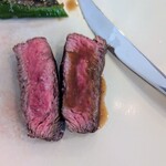 B6 - よく噛んで染み出てくる甘味を感じてこそリーフの真価でした。ソースがあるとそこまで追いかけんでも美味しく食べられるからね