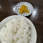 Chuka Soba Ooishi Ya Sakuhei Ten - ライスには漬物つき