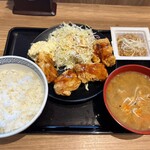 吉野家 - タルタルソース唐揚げ並の豚汁変更、納豆追加。