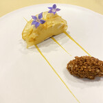 SETTAN - パイナップルを薄く焼き上げたミルフィーユとアーモンドクランチのアイスクリーム