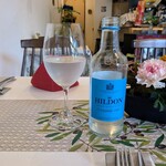 B6 - 前回のスパークリングの硬度は分かりませんが、ガス無しだと直球で来るので重いですね。ガス入りだと上手く緩和される感じです