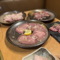 ホルモン焼肉 富や 栄店 - 