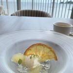 THE HARBOR TERRACE Restaurant - 窓越しの光が透けてとても綺麗でお気に入りだったデザート