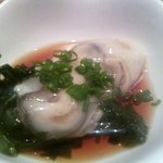 下総屋 - 付き出しは生牡蠣ポン酢