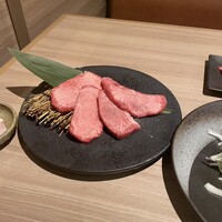 近江うし 焼肉 にくTATSU 青山本店 - 